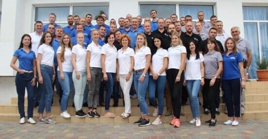 Команда Консультаційного центру АВМ у роботі
